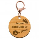 Porte-cléf personnalisé Jeune conducteur AU TOP rond en bois 45 mm avec un mousqueton de couleur rose métallique