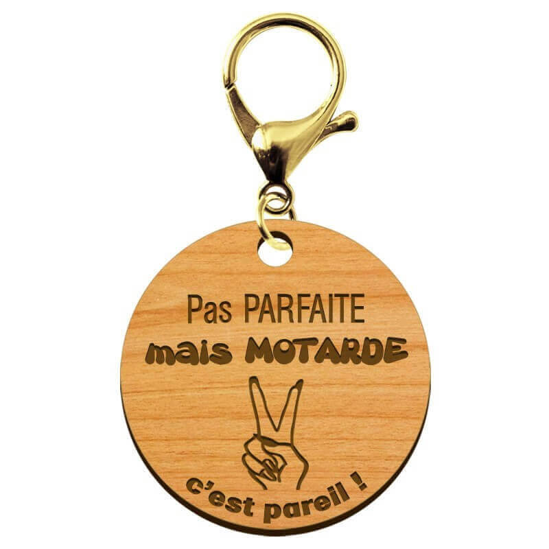 Porte-clé personnalisable en bois Pas PARFAITE mais MOTARDE c'est pareil de taille 45 mm avec mousqueton de couleur or