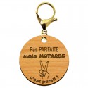 Porte-clé personnalisable en bois Pas PARFAITE mais MOTARDE c'est pareil de taille 45 mm avec mousqueton de couleur or