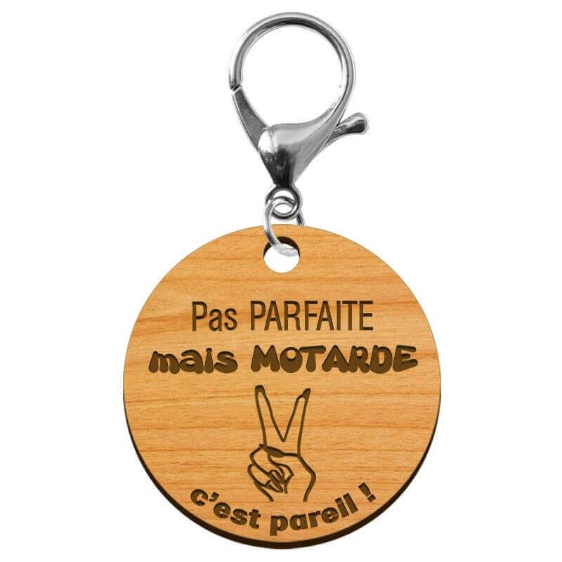 Porte clé Pas PARFAITE mais MOTARDE c'est pareil rond en bois 45 mm avec mousqueton argenté