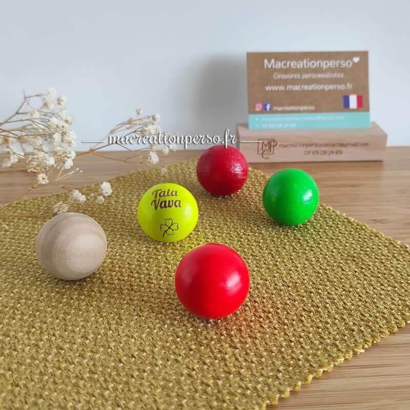 5 buts personnalisés pour jeu de pétanque couleurs brut, jaune fluo, rouge foncé, rouge et vert