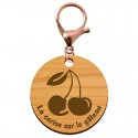 Porte-clé CERISE en bois personnalisé mousqueton rose