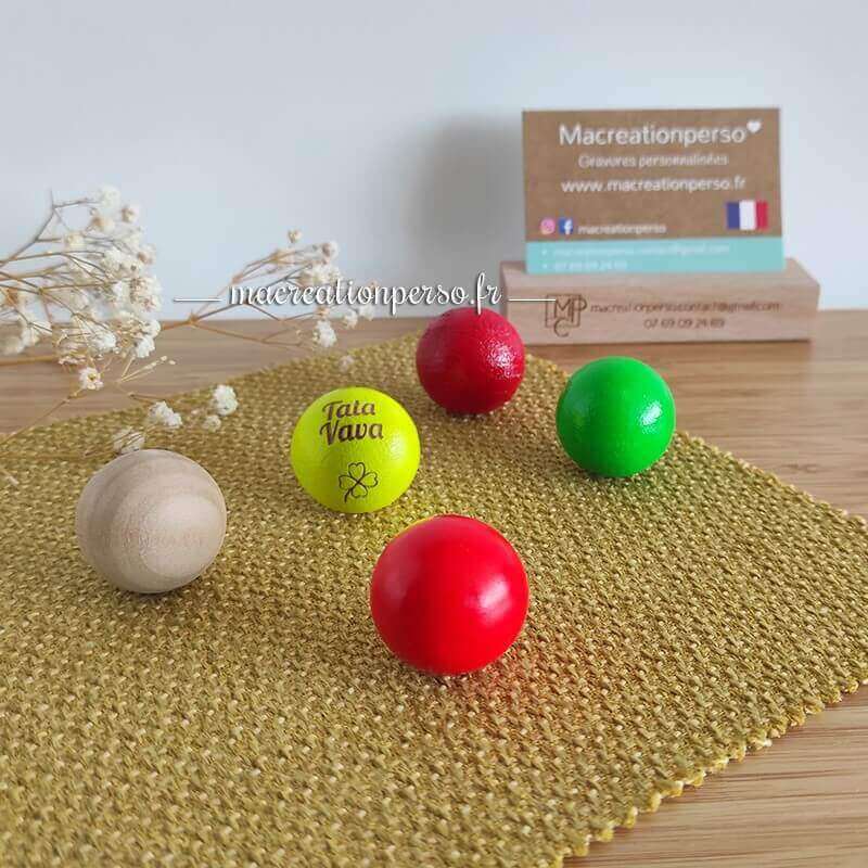5 buts personnalisés pour jeu de pétanque couleurs brut, jaune fluo, rouge foncé, rouge et vert