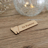 Badge assistante dentaire personnalisé en bois