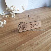 Badge en bois Florie avec fleur