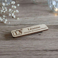 Badge en bois avec logo vue de haut