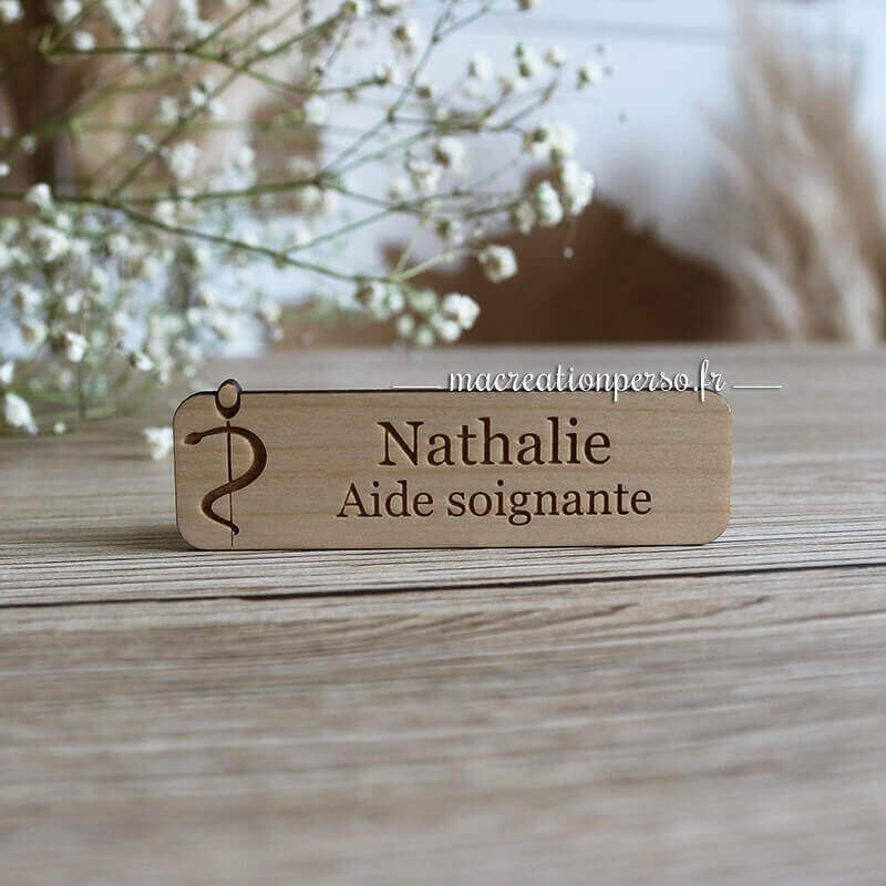 Badge en bois Nathalie Aide Soignante