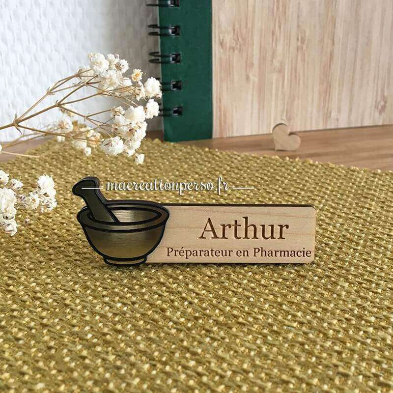 Badge de pharmacie en bois et acrylique gravé 
