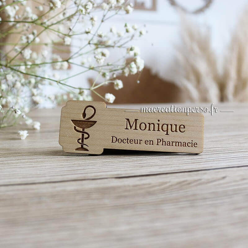 Badge Docteur en pharmacie avec prénom Monique
