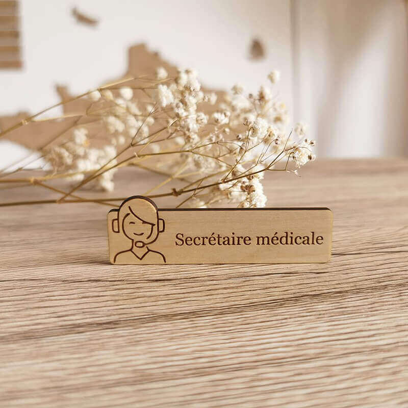 Badge personnalisé secrétaire en bois