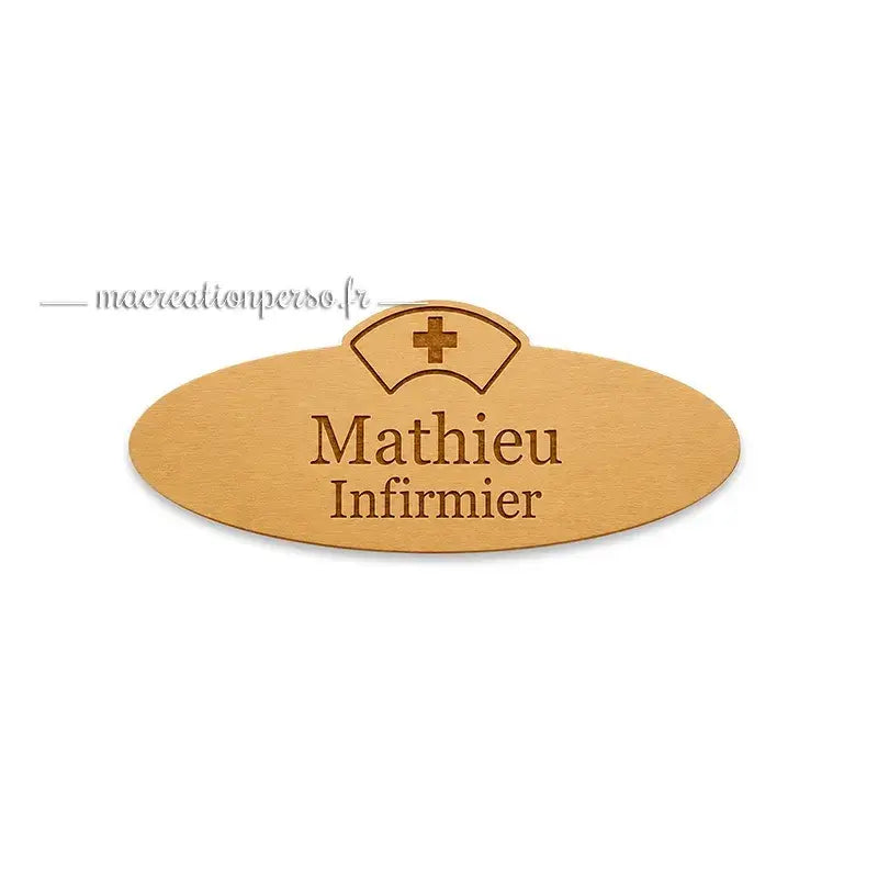 Badge prénom infirmier personnalisé en bois avec fixation aimantée fabriqué en France