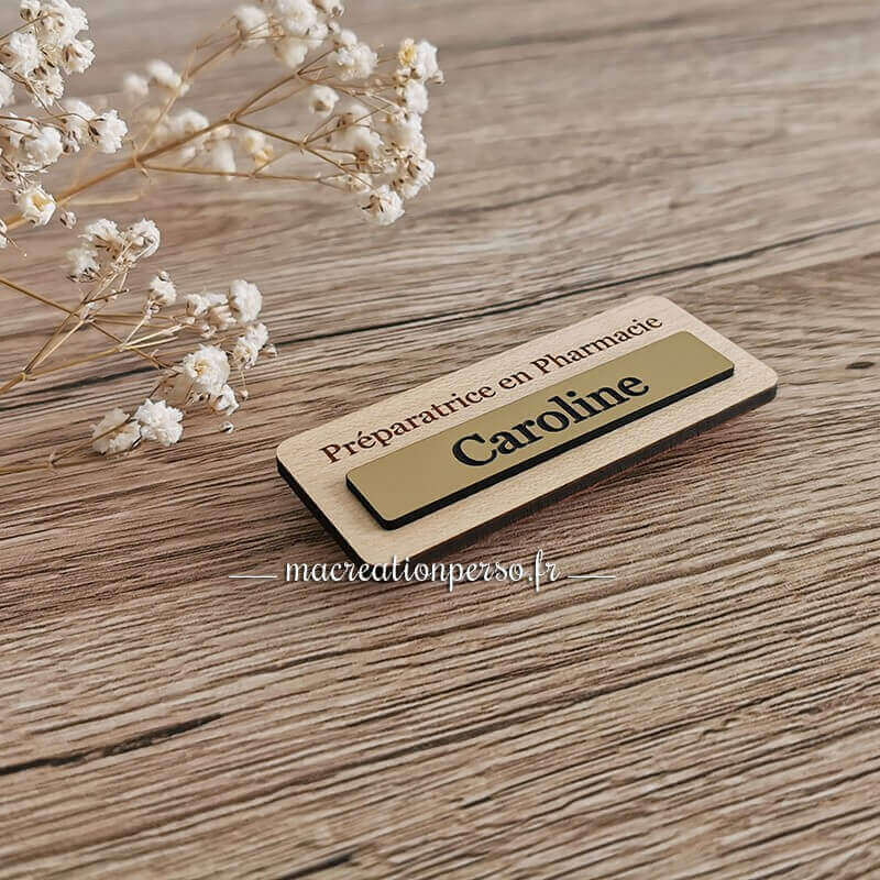 Badge préparatrice pharmacienne doré acrylique et bois