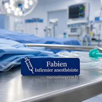 Badge professionnel infirmier anesthésiste personnalisé en bloc opératoire