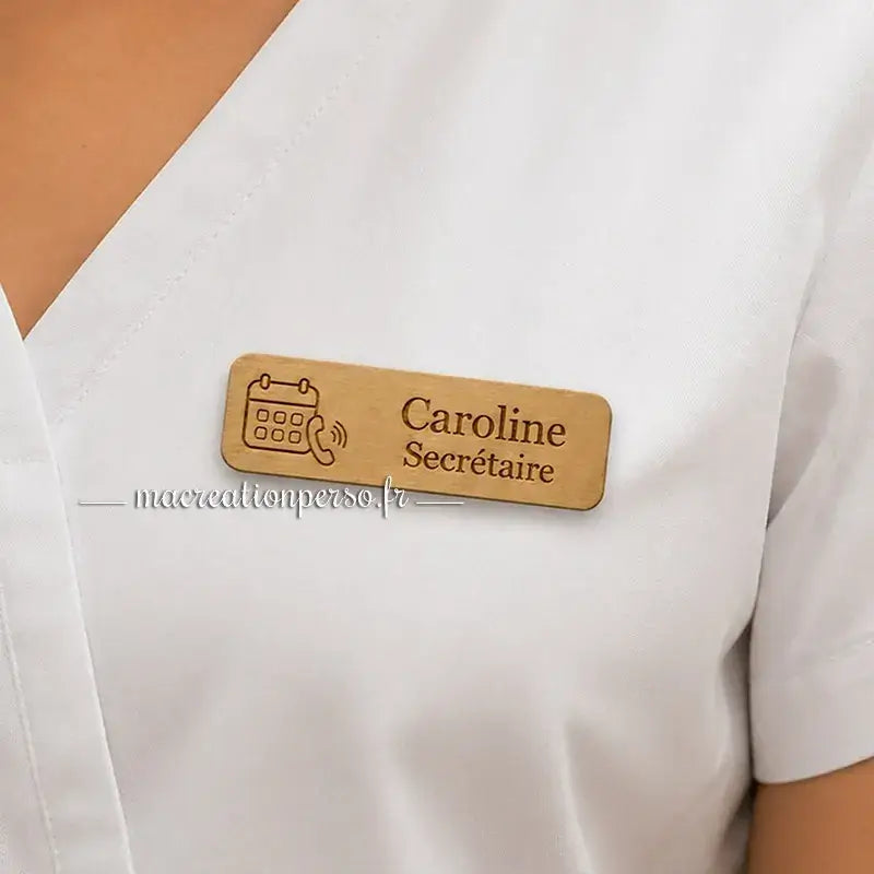 Badge professionnel secrétaire personnalisé, conçu pour une image sérieuse et organisée