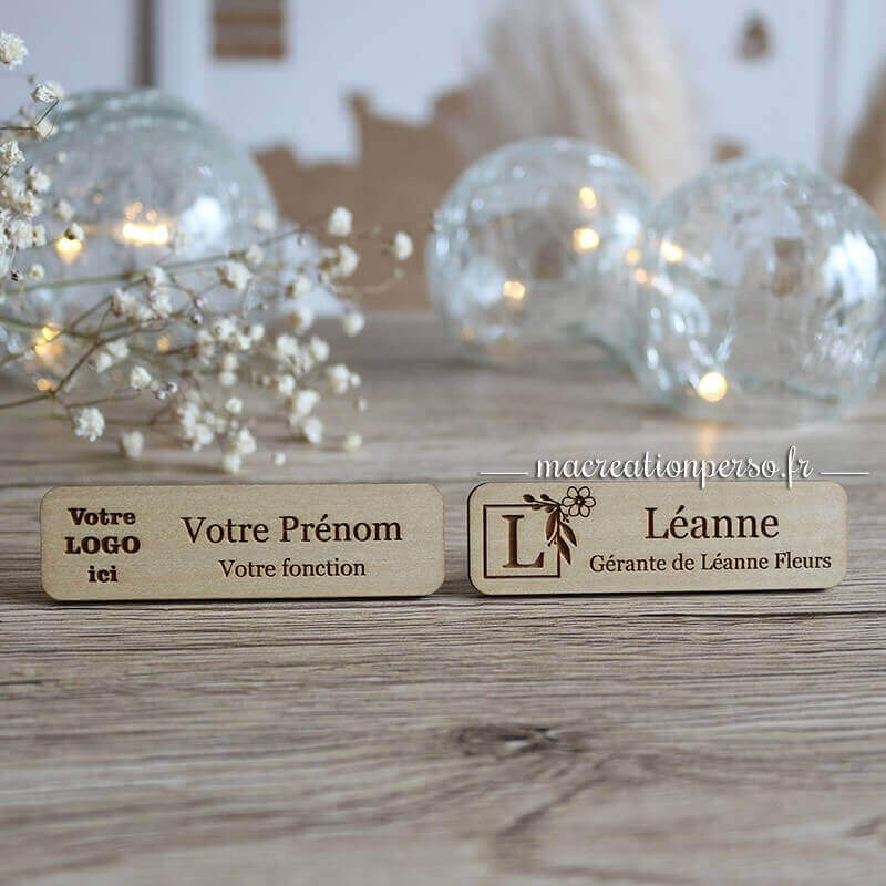 Badges en bois avec exemple de texte et logo
