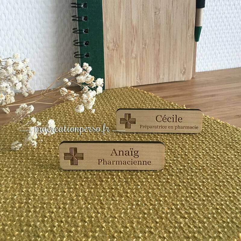 Badges croix de Pharmacie personnalisé en bois