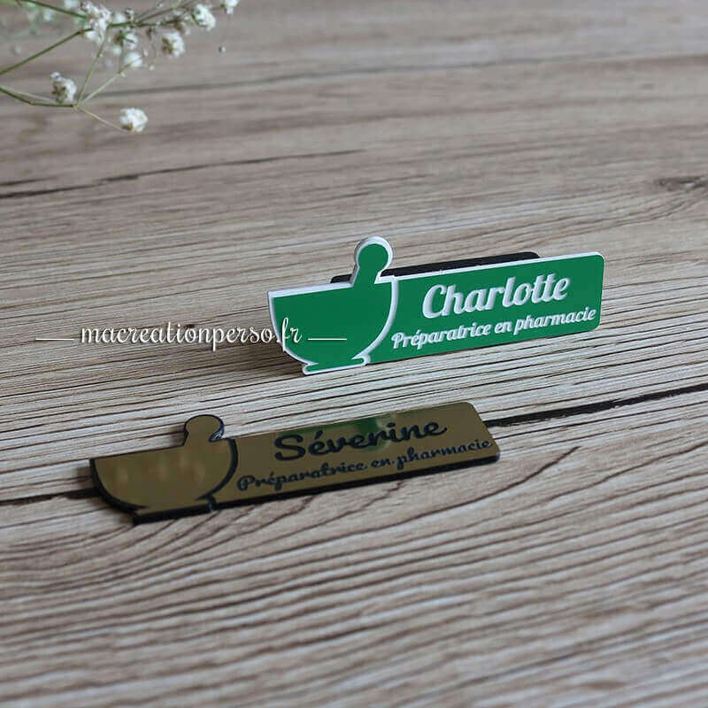 Badges vert et doré Préparatrice en pharmacie