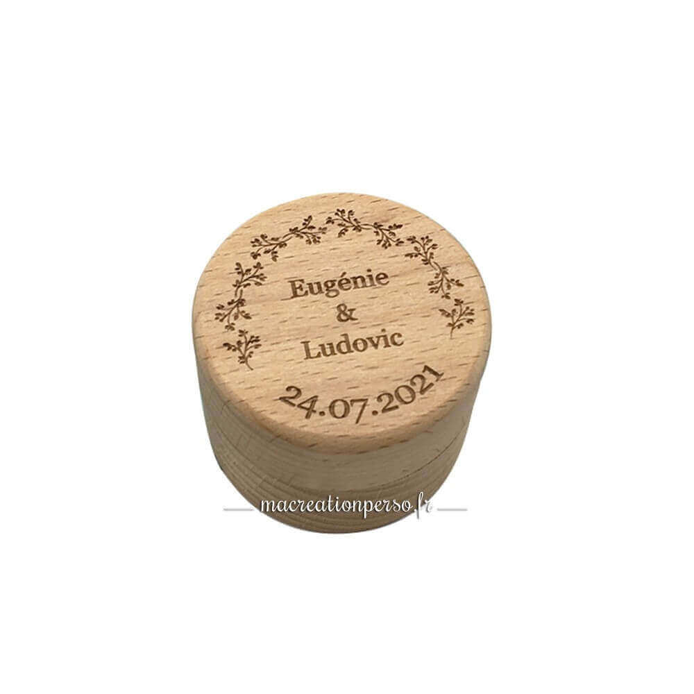 Boite Alliances en Bois Ronde gravée avec prénom couple et dâte mariage
