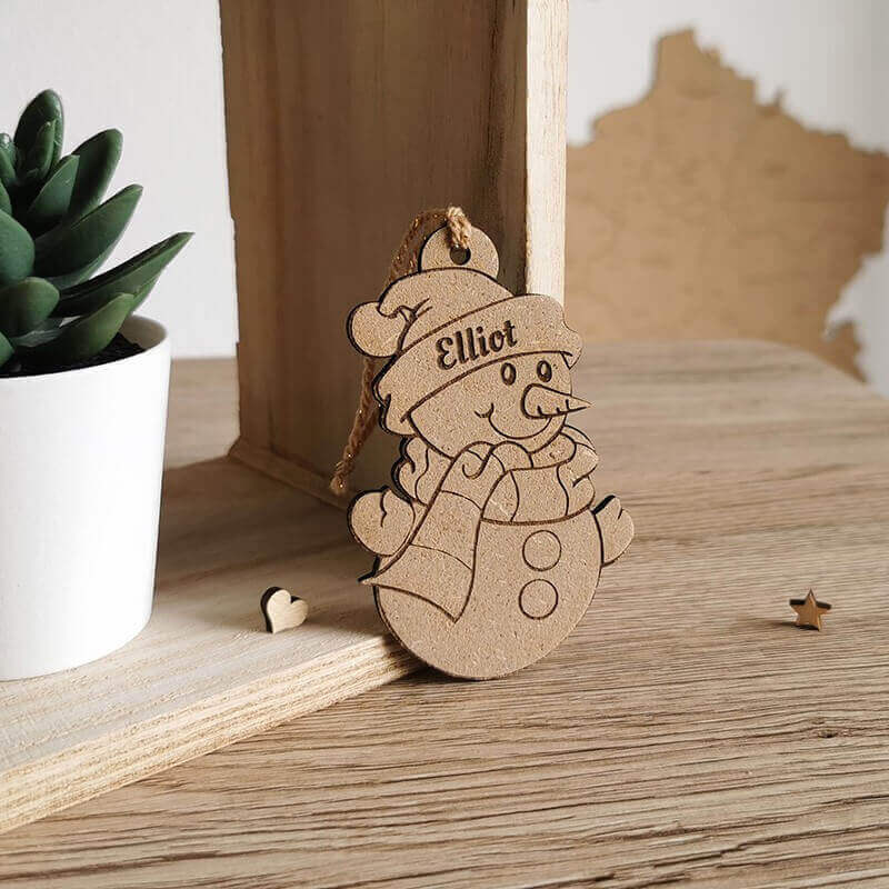 Bonhomme de neige prénom à graver en bois