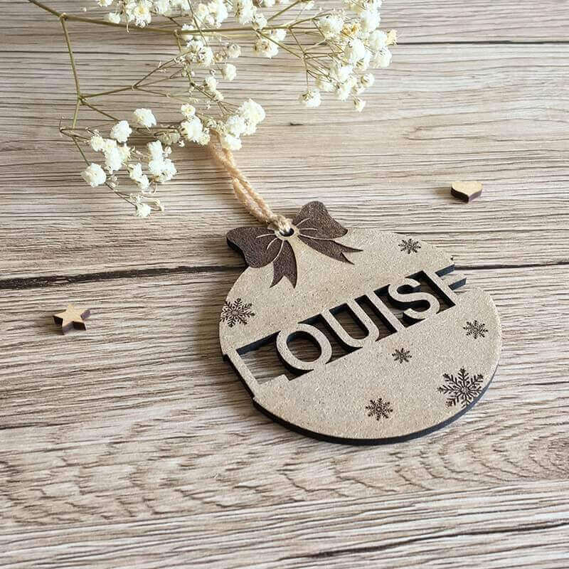 Boule de noël prénom personnalisé en bois