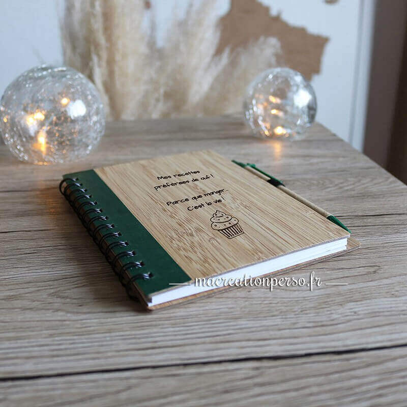 Carnet en bambou personnalisé vert avec stylo gravé