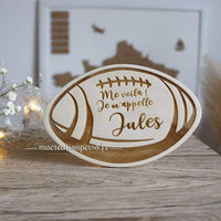 Carte de naissance en bois en forme de ballon ovale