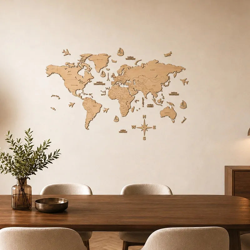 Carte du monde en bois d'érable dans un salon moderne