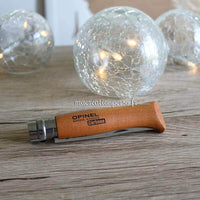 Couteau Opinel Carbone fermé numéro 8