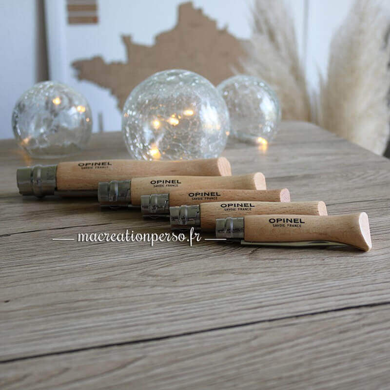 Couteaux en bois brut de la marque OPINEL