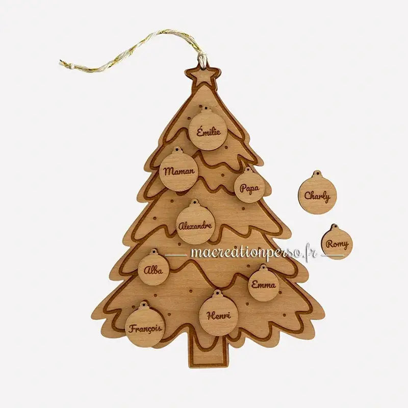 Déco noël personnalisé famille en forme de sapin avec boules prénoms