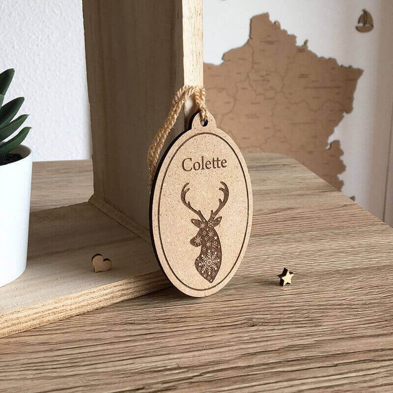 Décoration en bois sapin de Noël médaillon cerf à personnaliser