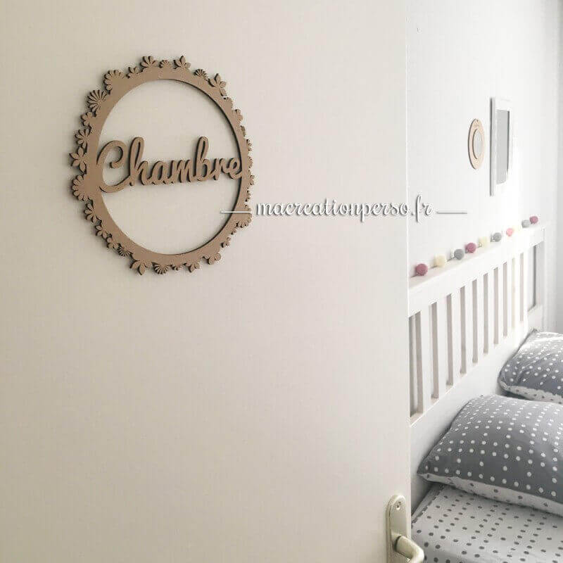 Décoration mot chambre en bois avec fleur
