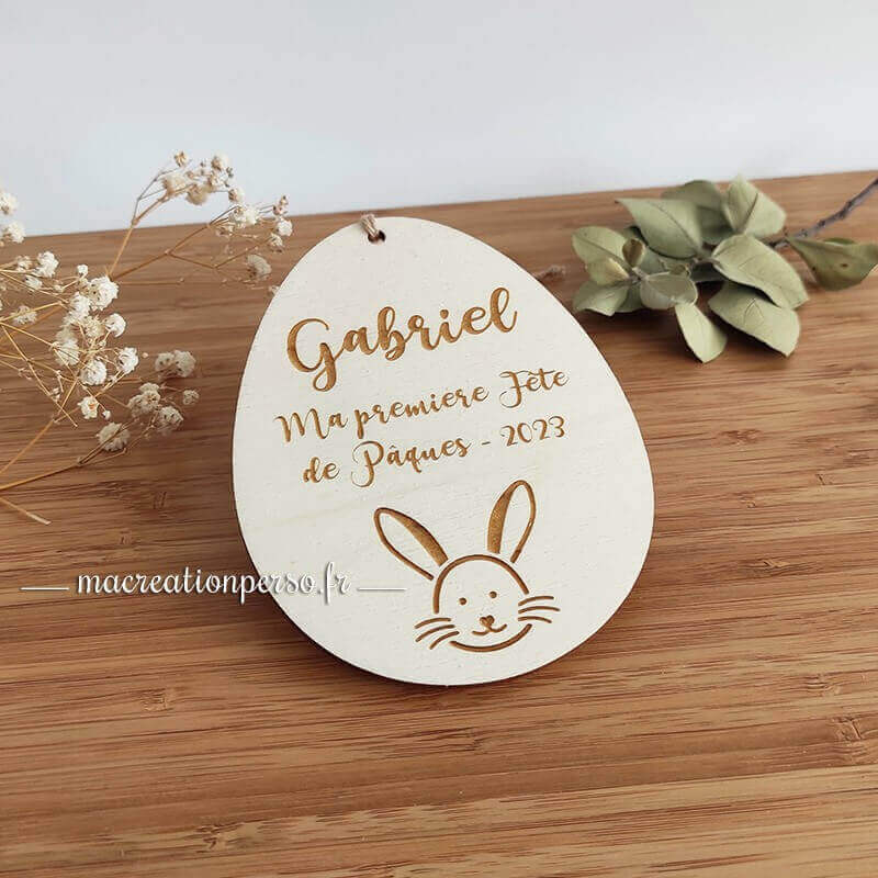 Décoration murale ou magnet en forme d'oeuf de Pâques gravé en bois