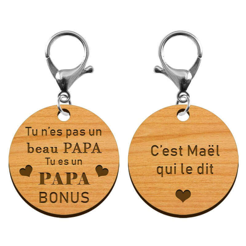 Deux faces recto et verso du porte-clé en bois Papa bonus 45 mm avec mousqueton argenté