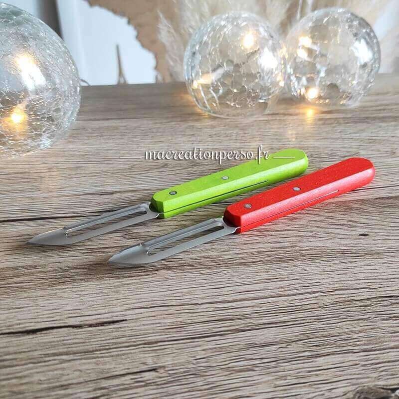 Économe cuisine Opinel 115 couteau légumes rouge et vert lame inox gravé