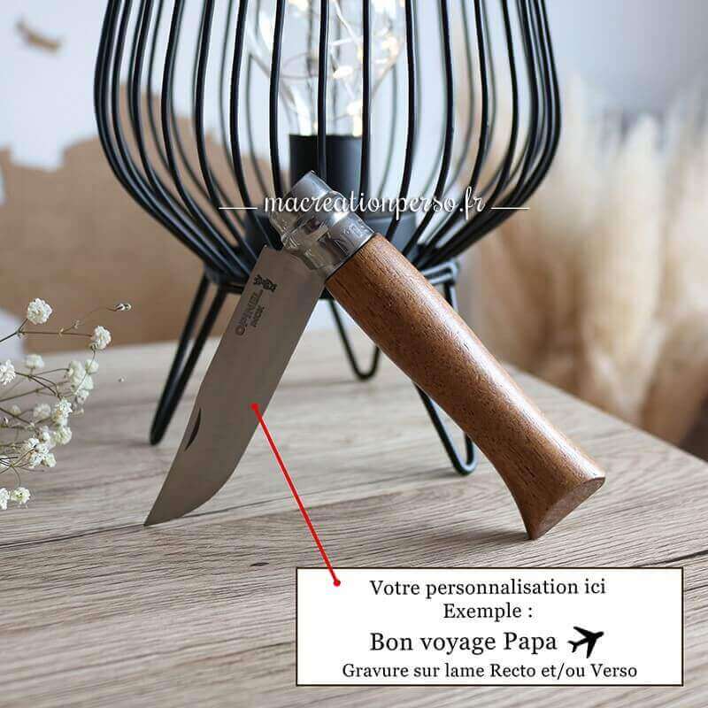 Emplacement de la gravure personnalisée sur la lame du couteau Opinel numéro neuf avec manche en noyer