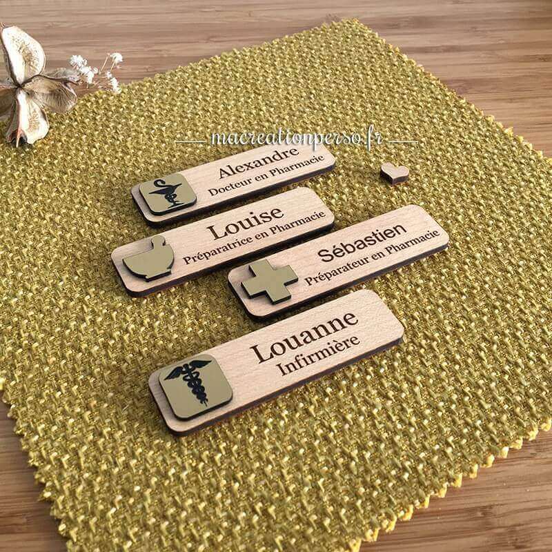 Ensemble de quatre badges magnétique personnalisé en bois professionnels de santé