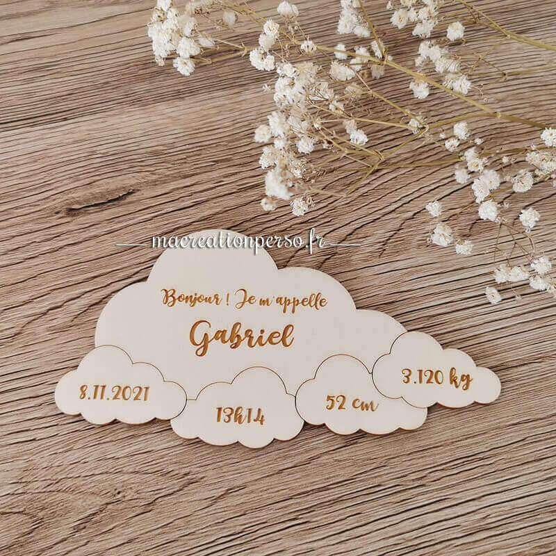 faire part en  bois en forme de nuage avec informations de naissance 