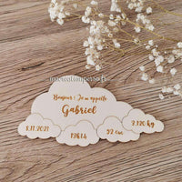 faire part en  bois en forme de nuage avec informations de naissance 