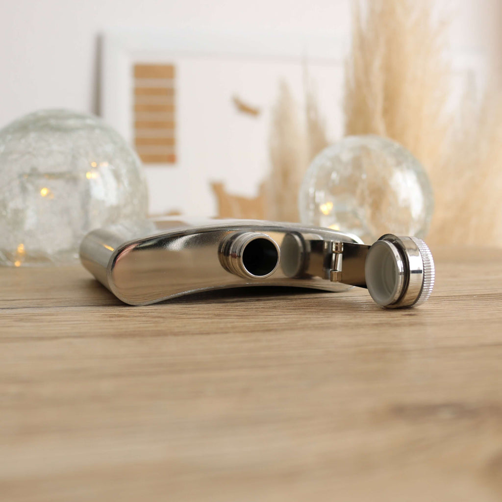 Flasque en inox avec son bouchon ouvert