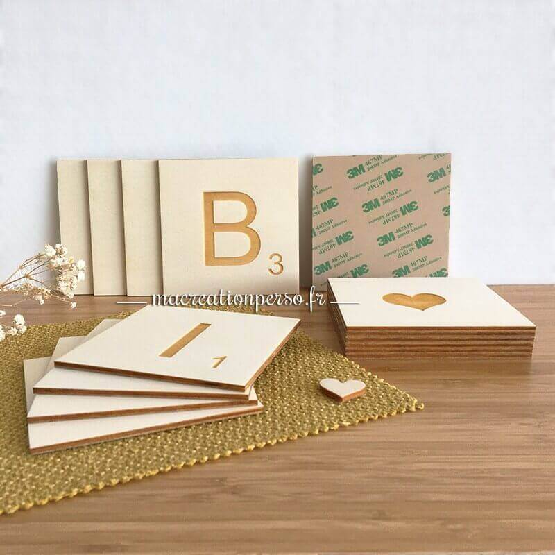 Lettre scrabble en bois avec adhésif au verso