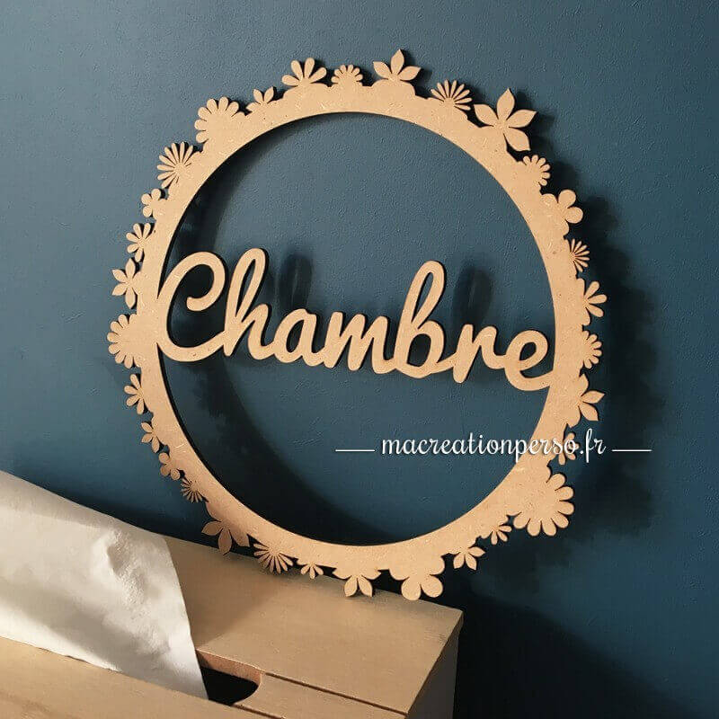 Mot découpé avec gravure laser chambre