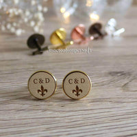 Paire de bouton de manchette fleurs de lys en bois