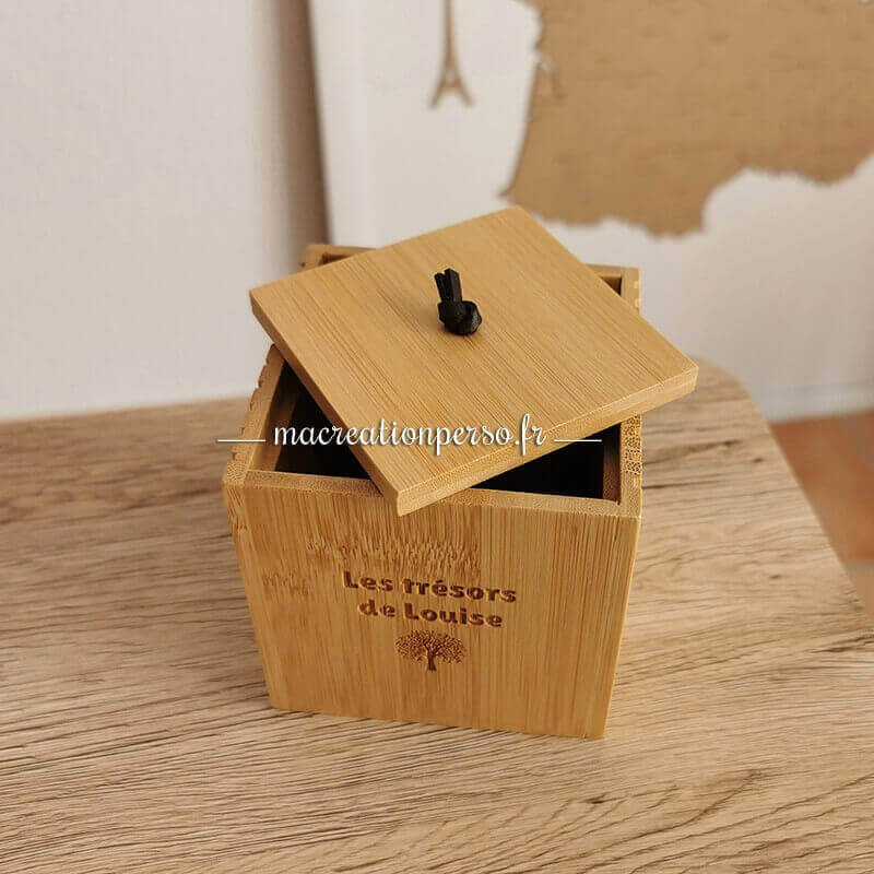 Petit coffre de rangement en bois