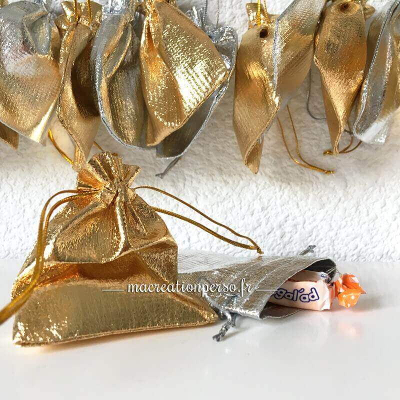 Petits sachets à garnir dorés et argentés pour le calendrier de l'avent