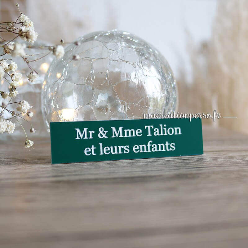 Plaque gravées 2 lignes de couleurs vertes et écriture blanche