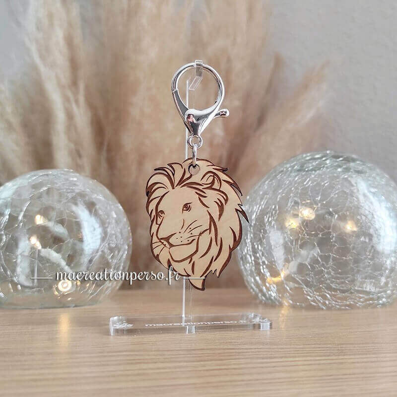 Porte clé lion personnalisé bois mousqueton argenté