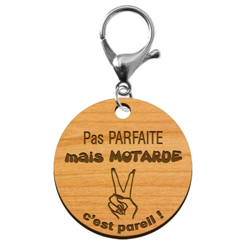 Porte clé Pas PARFAITE mais MOTARDE c'est pareil rond en bois 45 mm avec mousqueton argenté