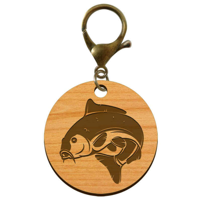 Porte clef pêcheur carpe poisson en bois personnalisé mousqueton bronze