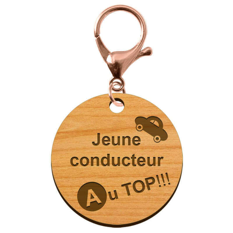 Porte-cléf personnalisé Jeune conducteur AU TOP rond en bois 45 mm avec un mousqueton de couleur rose métallique
